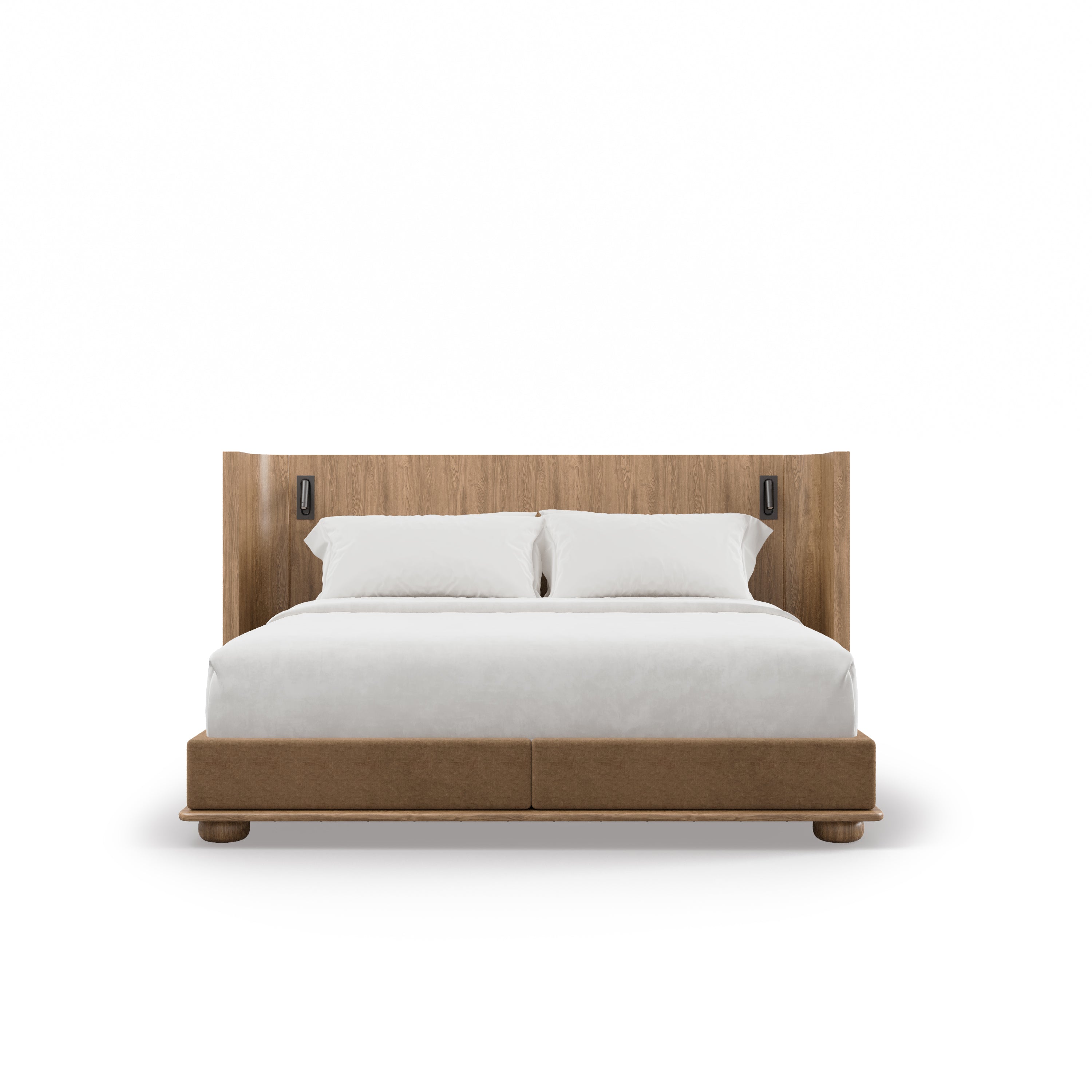 Le Lit Essence | Authentik de Humble Nature Design comprend une tête de lit en bois massif de chêne rouge, une literie blanche avec deux oreillers, un cadre rembourré marron clair et des appliques murales intégrées pour une esthétique raffinée.