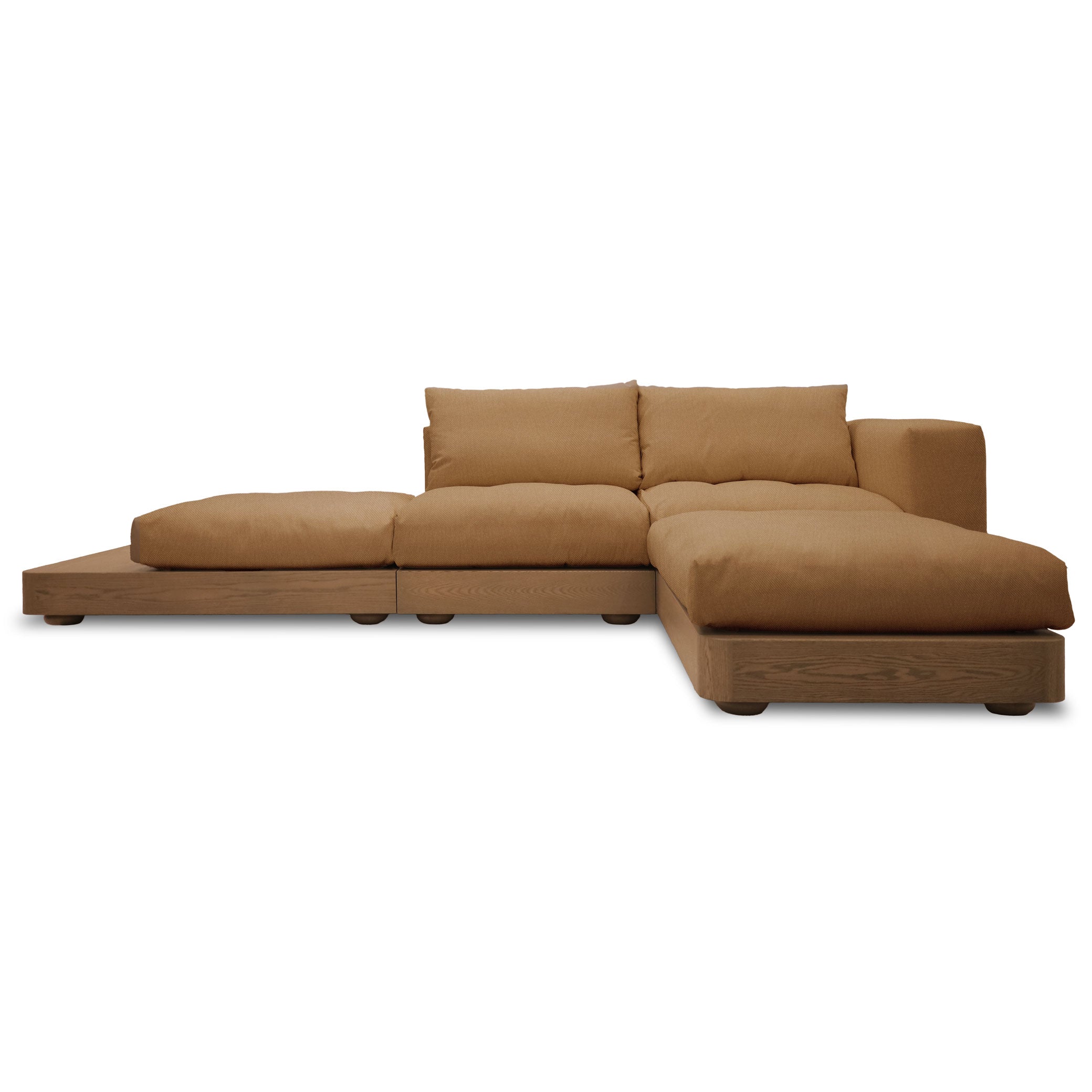 Le Sofa lounge extension Essence | Saddle de Humble Nature est un sectionnel moderne avec des coussins tan, une base en bois, un design en forme de L, et des sièges en peluche pour un confort ultime.