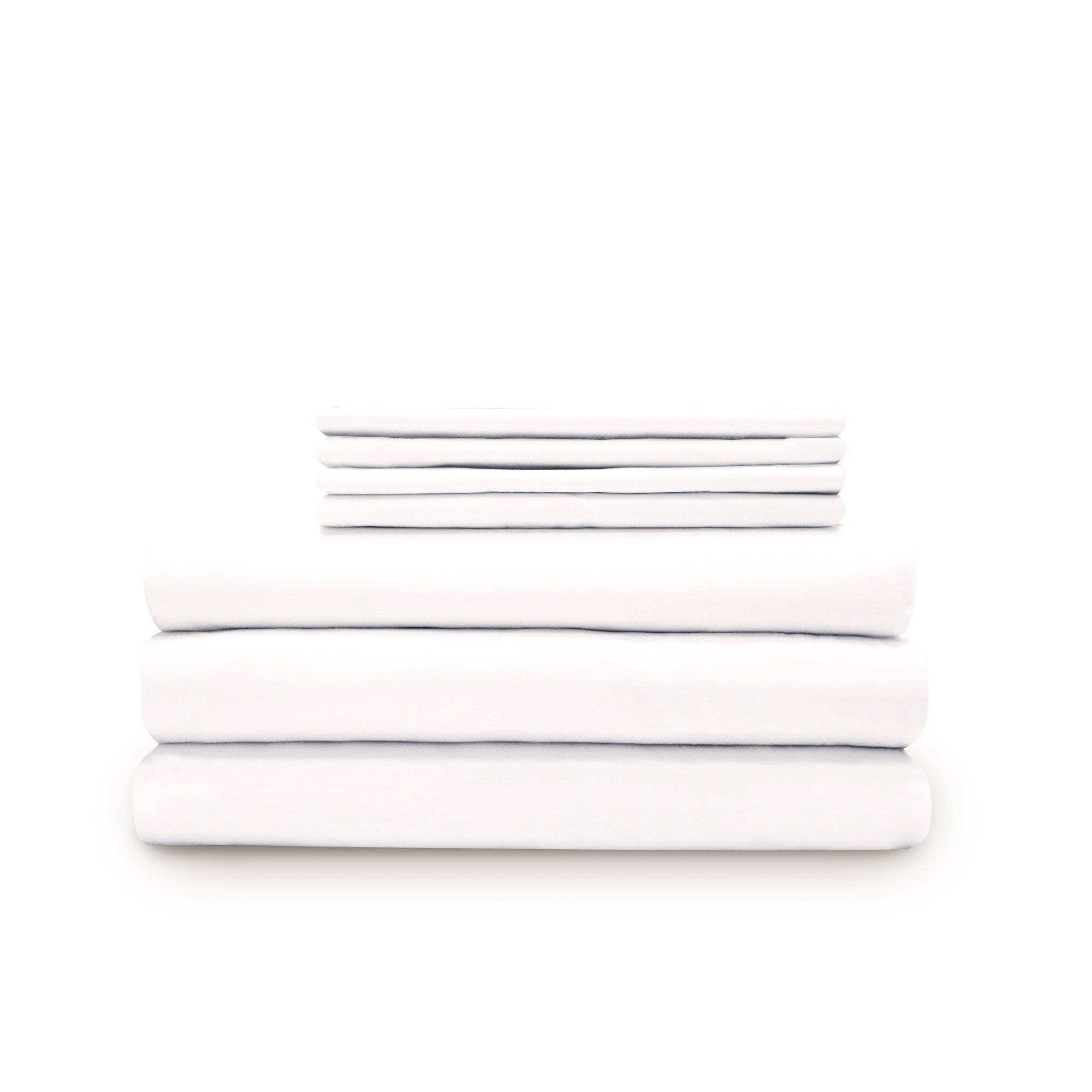 Ensemble de draps en percale blanche ultra-douce 400 fils italiens, plié avec soin. Comprend une housse de lit, des taies d’oreiller, un drap contour et un drap plat, disposés en vue d’avant pour mettre en valeur leur texture lisse et leur finition impeccable.