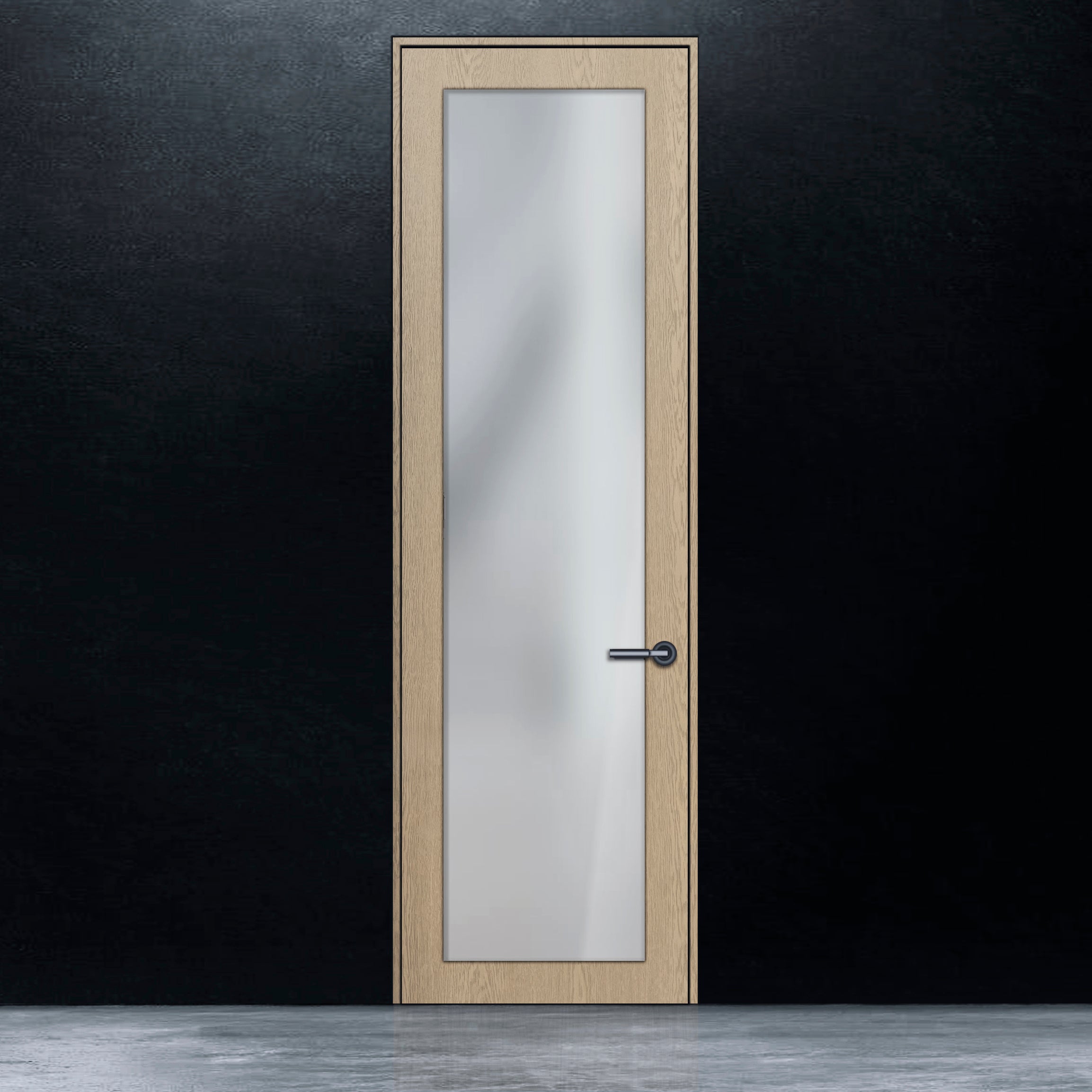 Une Porte battante SEE haute et étroite en chêne rouge placage brossé sur dosse Authentik de Humble Nature avec un panneau en verre dépoli et une poignée en métal se dresse contre un mur à la texture sombre, créant une atmosphère d&