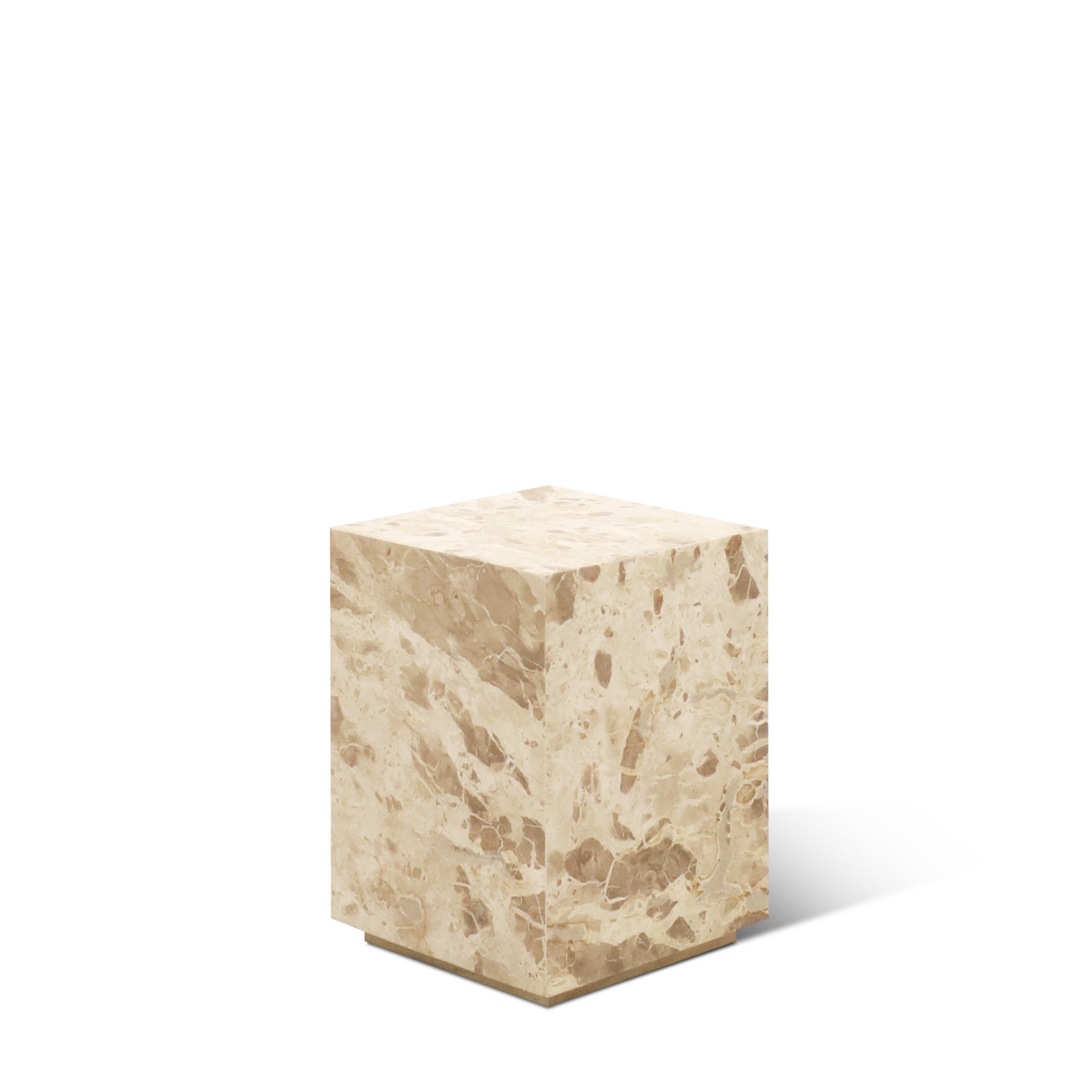 Un cube de marbre beige de la TABLE PIÉDESTALE EN PIERRE NATURELLE MEDIUM | CAPRI de Humble Nature se pose élégamment sur un fond blanc, sa surface polie projetant une ombre douce.