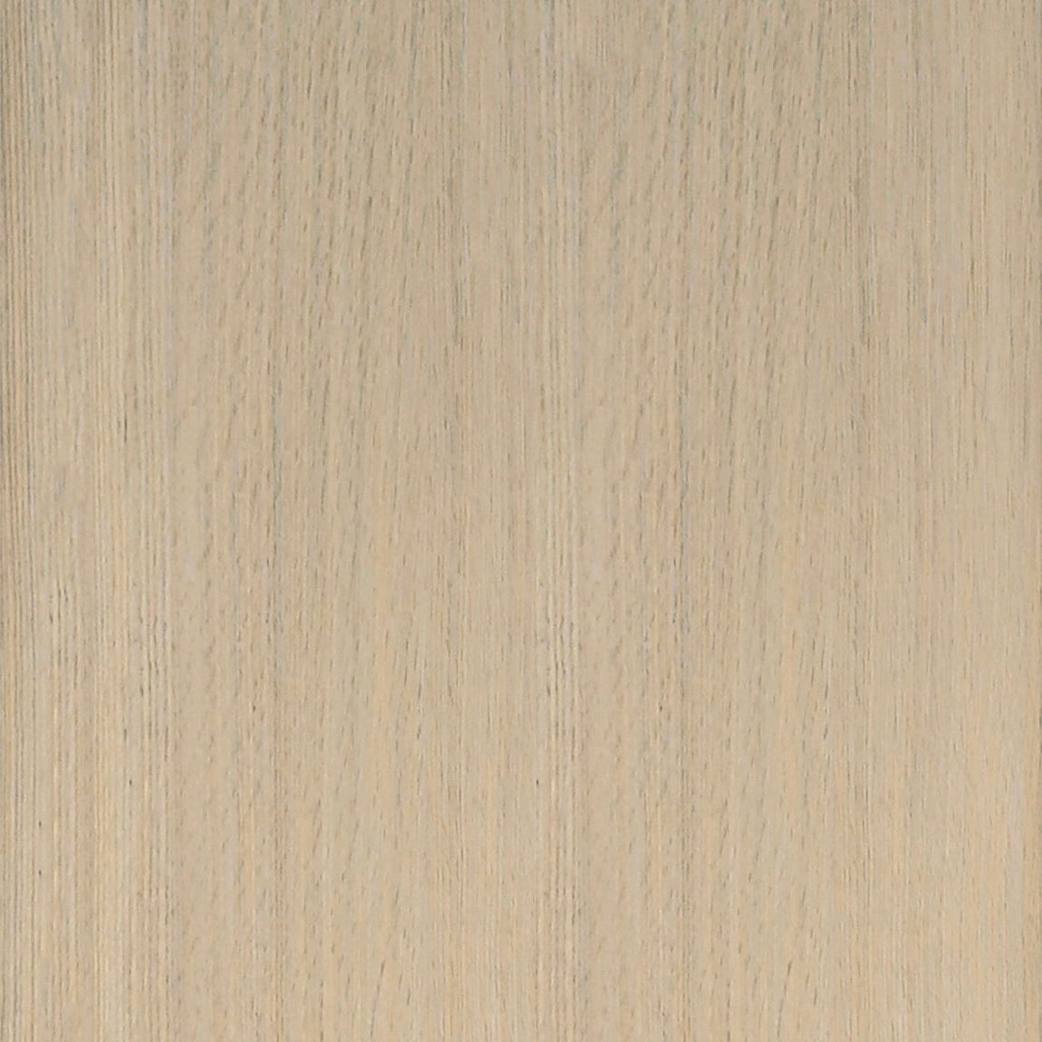 La Porte Pure coulissante en chêne rouge placage brossé faux quartier Authentik de Bourassa Bosquet Bachand présente une surface en bois léger et lisse avec un grain vertical subtil, inspiré de la menuiserie classique pour un aspect naturel et minimal.