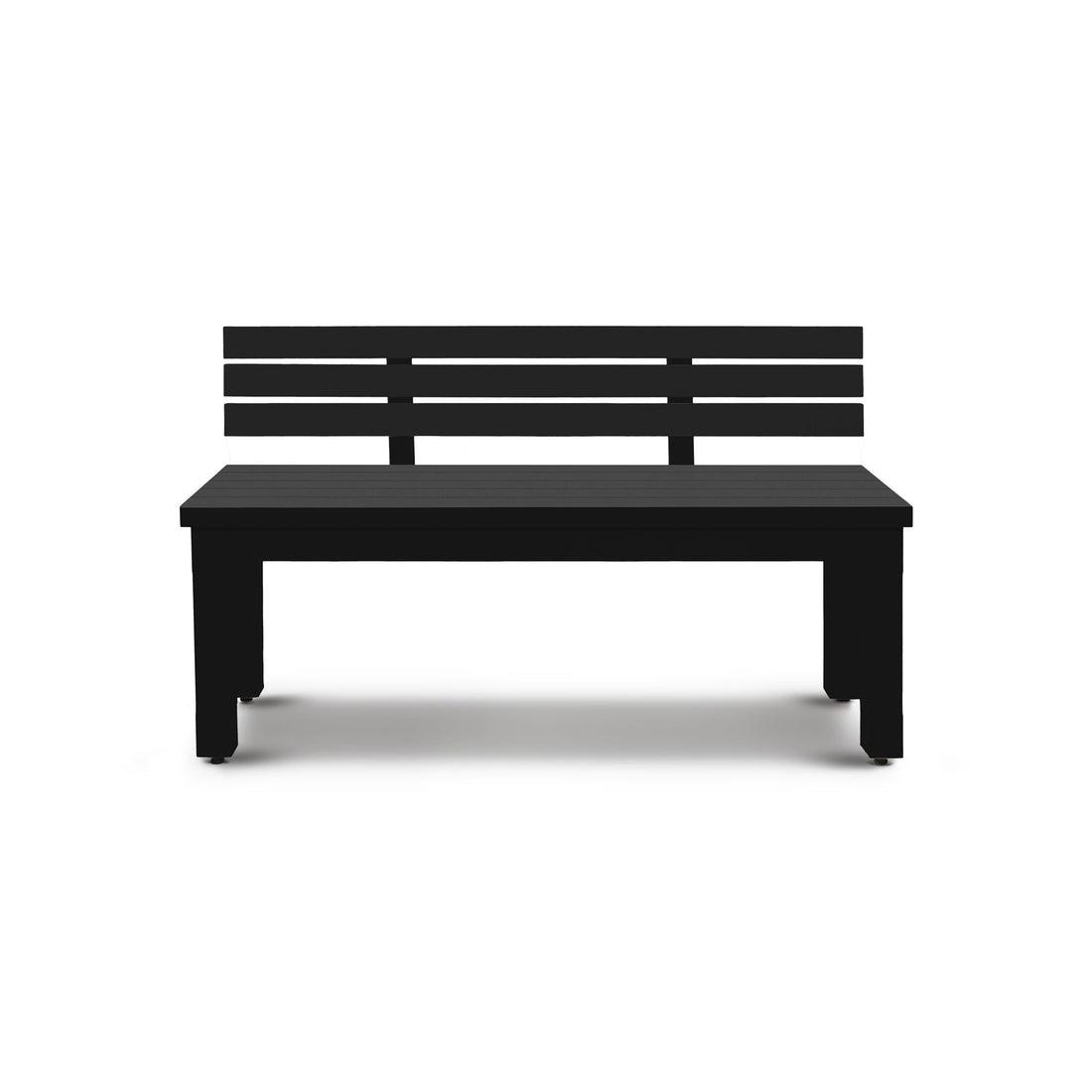 Le banc dextérieur long Vivere avec dossier de Humble Nature est une pièce noire minimaliste présentant un design simple à lattes sur fond blanc, alliant élégance et fonctionnalité.