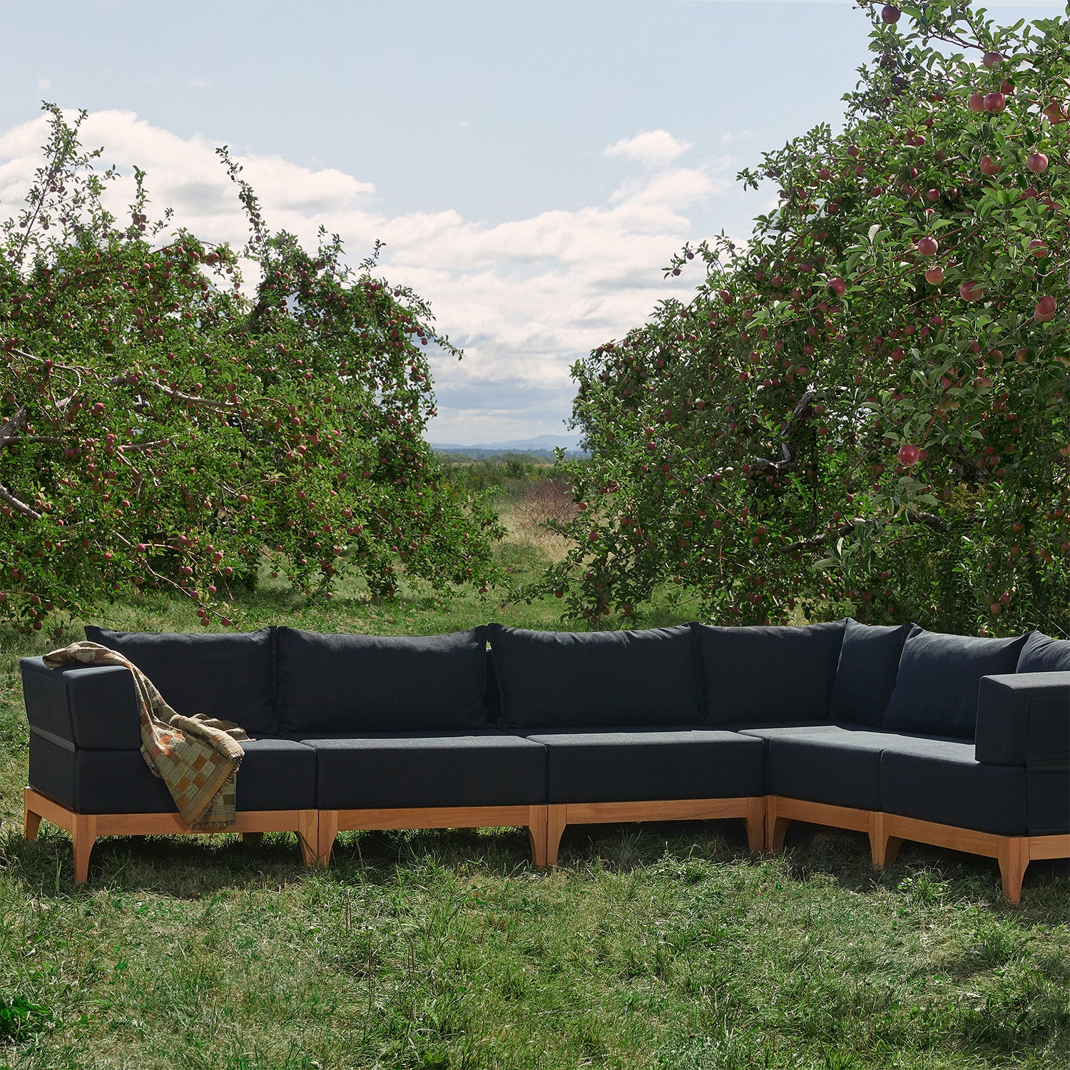 Vivere natural wood outdoor sectional sofa | Black