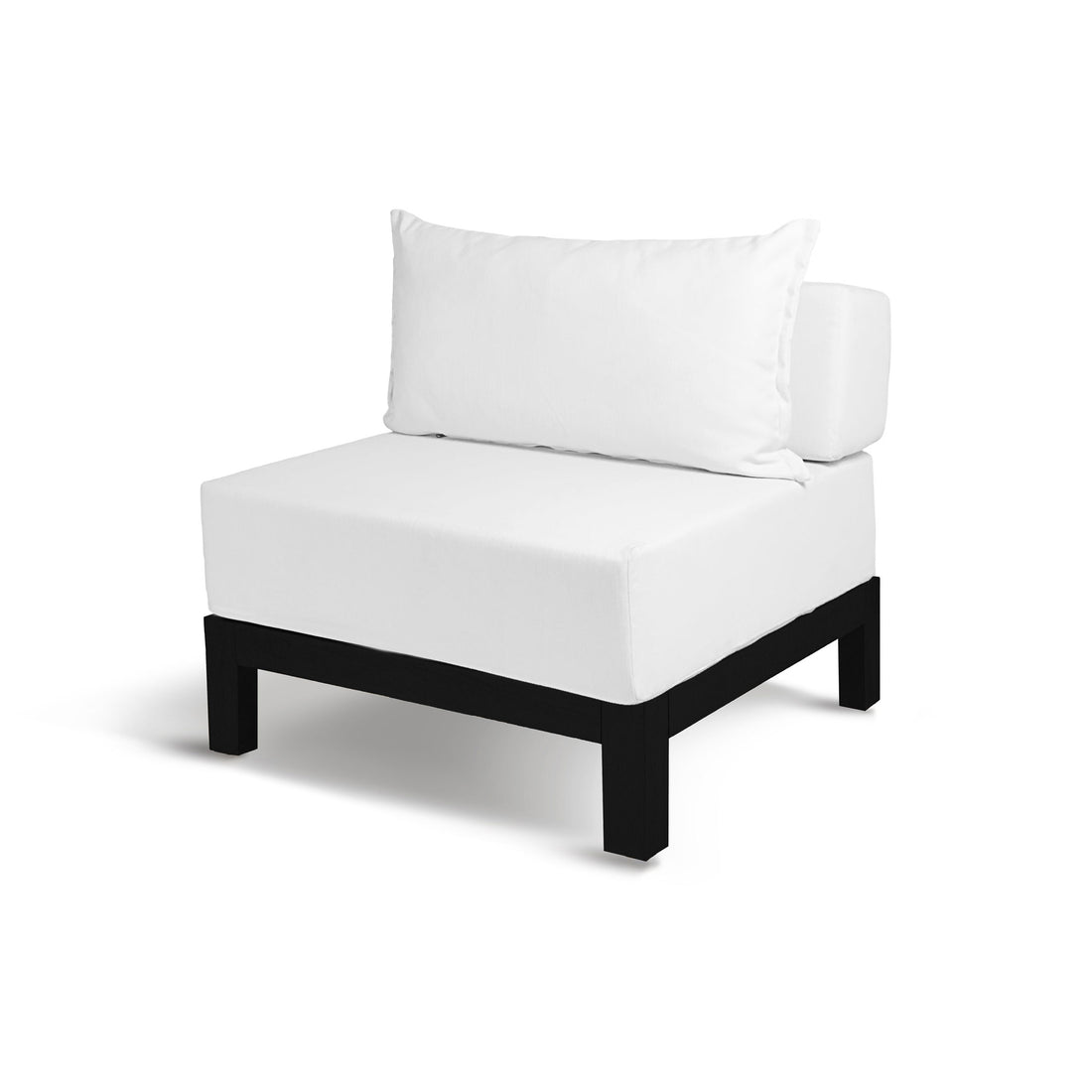 Le canapé dextérieur en aluminium noir Vivere de Humble Nature présente un design moderne à coussins blancs avec un siège et un dossier carrés, le tout posé sur un cadre noir élégant dans une esthétique minimaliste.