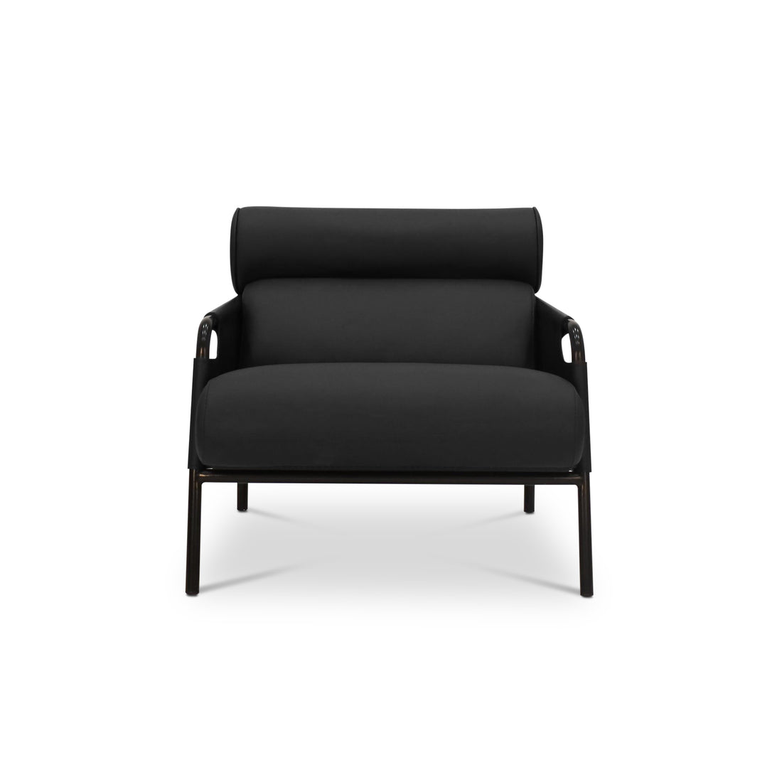 Le fauteuil Chaise en cuir Barrel | ONYX de Humble Nature est un fauteuil noir moderne avec un appui-tête cylindrique et une structure en métal élégant, alliant esthétique contemporaine et chaleur invitante pour une expérience culinaire améliorée.