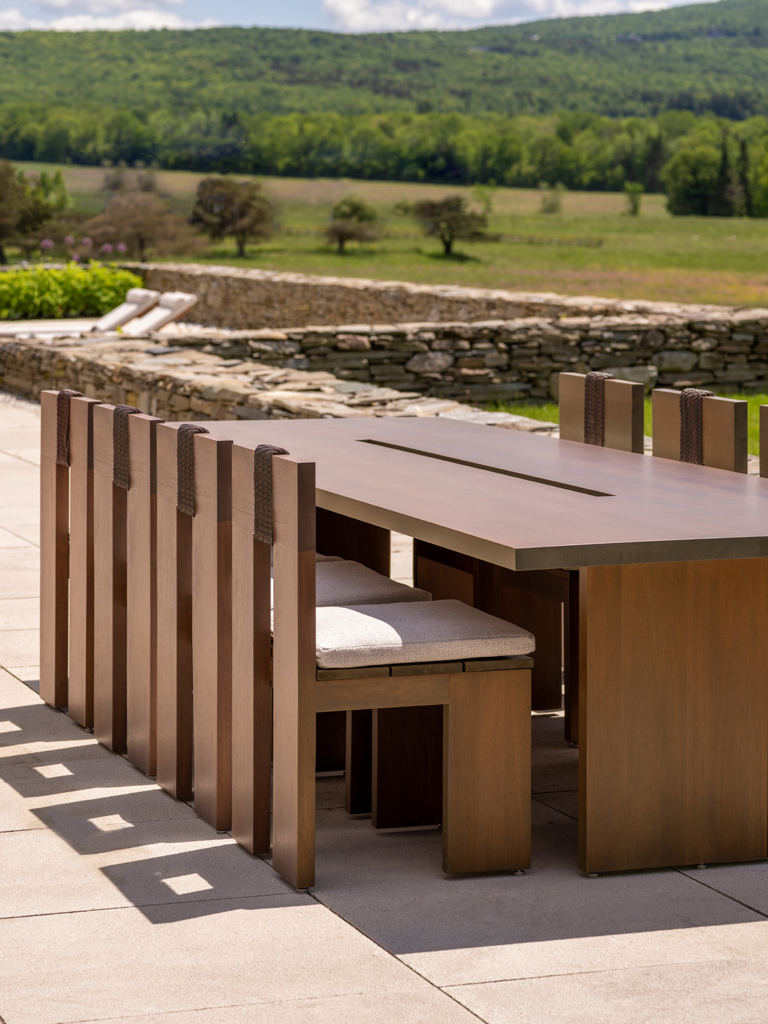 Outdoor dining table | Les Ensembliers