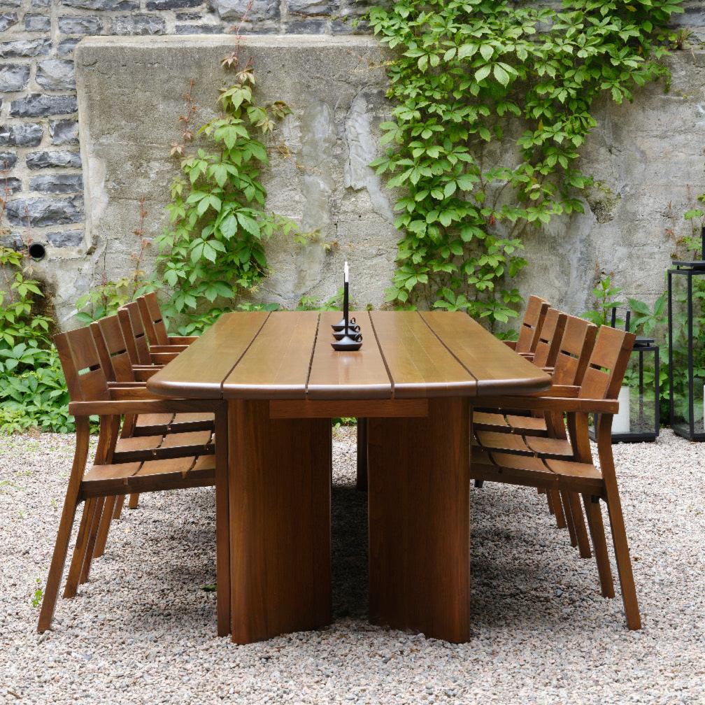 Outdoor dining table 72&quot; │ Black