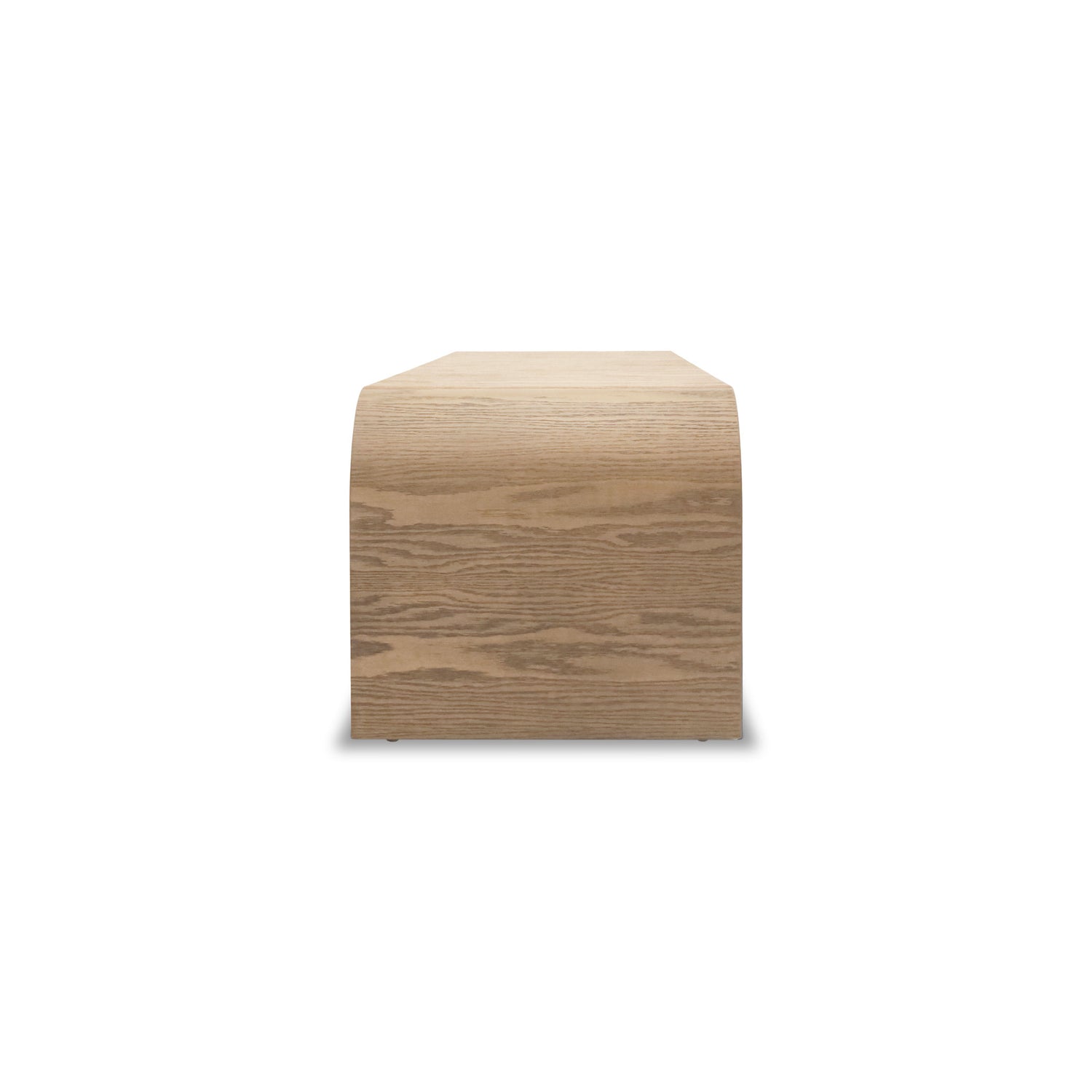 Le Banc 64 en bois Essence │ AUTHENTIK de Humble Nature est une pièce rectangulaire en bois de chêne rouge au fini lisse et naturel. Son motif de grain visible complète le design minimaliste et moderne, créant un look exquis en bois massif qui semble légèrement surélevé.