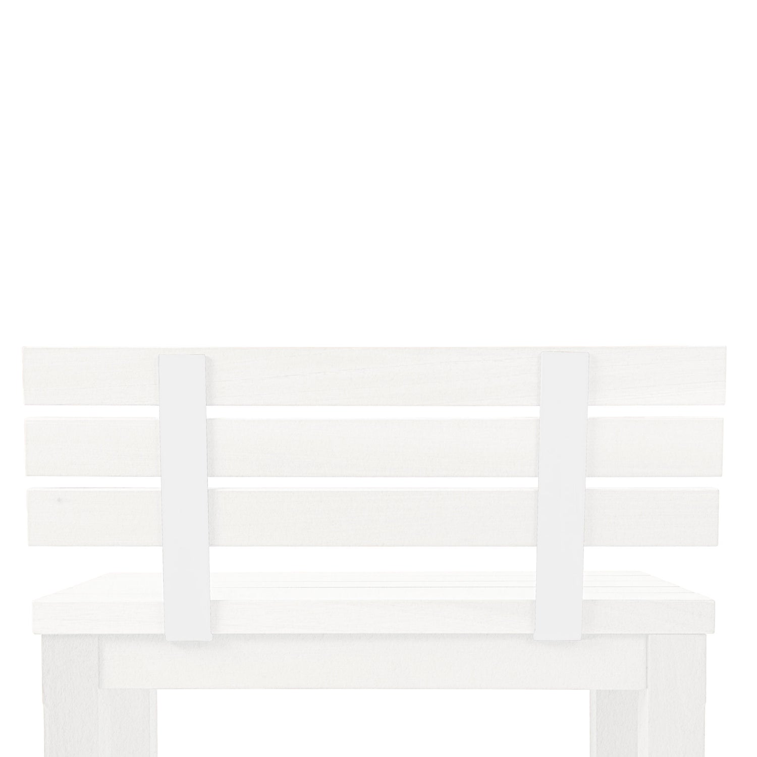 Le banc dextérieur Vivere de Humble Nature présente un cadre minimaliste en aluminium blanc avec un simple dossier à lattes sur un fond blanc uni, respirant lhumilité et lélégance tout en sadaptant à tout environnement qui valorise les bancs et les chaises.