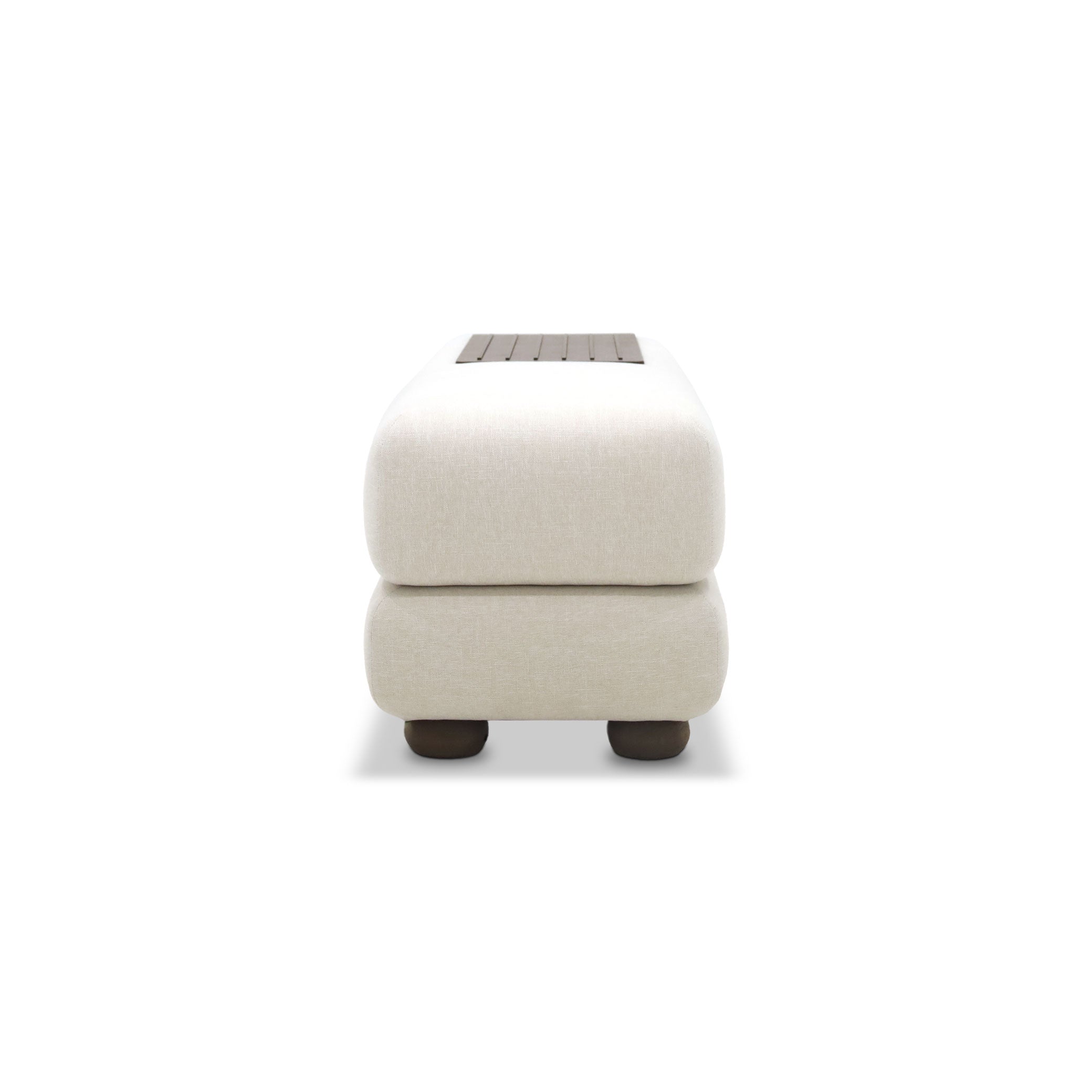 Présentation de la suite Banc de lit de Humble Nature : un pouf rectangulaire beige minimaliste doté d&