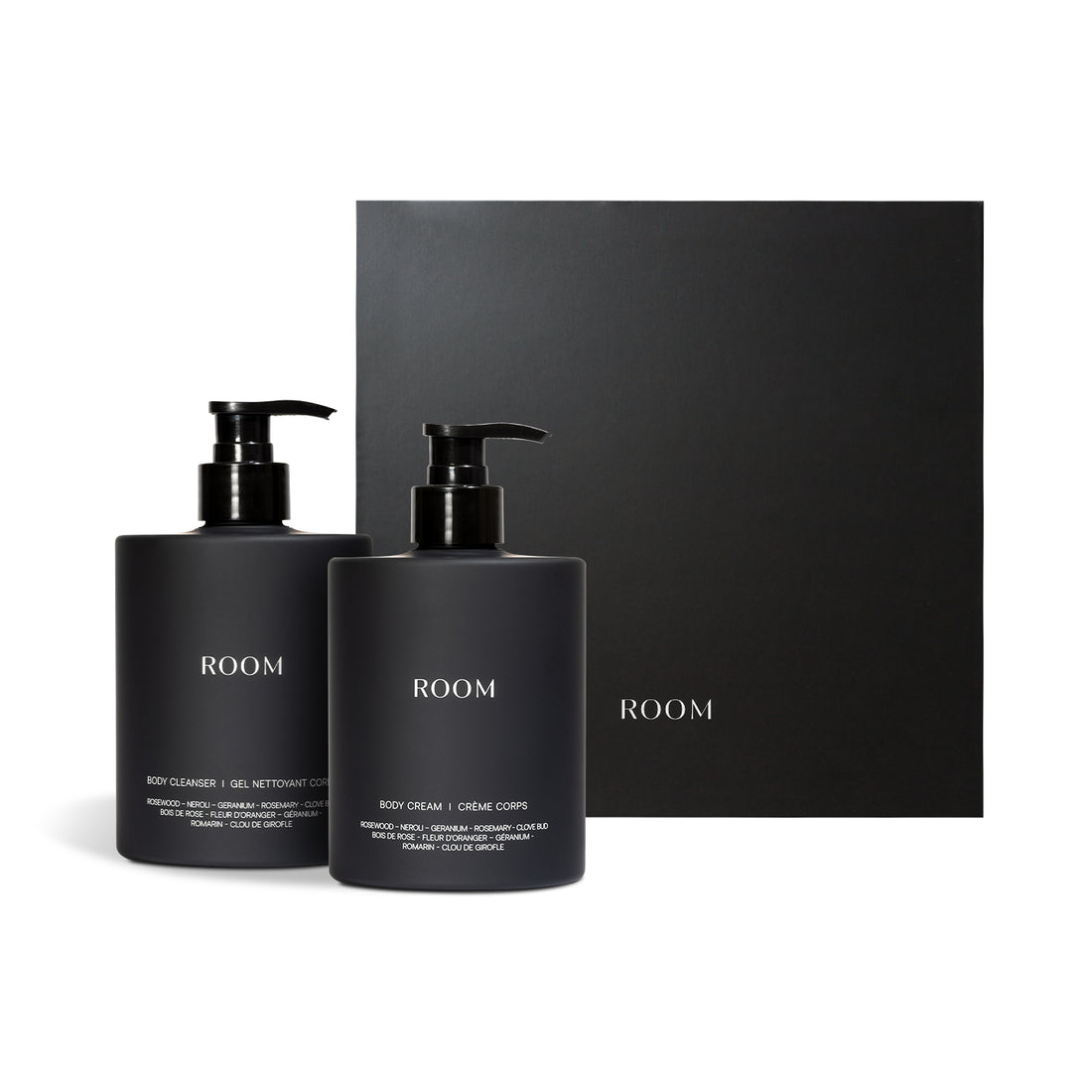 Duo Essentiel Botanique Corps ROOM, coffret luxueux avec gel nettoyant botanique et crème enrichie pour le corps, entièrement naturels. Conçus pour une hydratation profonde et pour renforcer les protections naturelles de la peau. Parfumé aux huiles essentielles de bois de rose, fleur d’oranger, géranium, romarin et clou de girofle pour une expérience sensorielle naturelle.