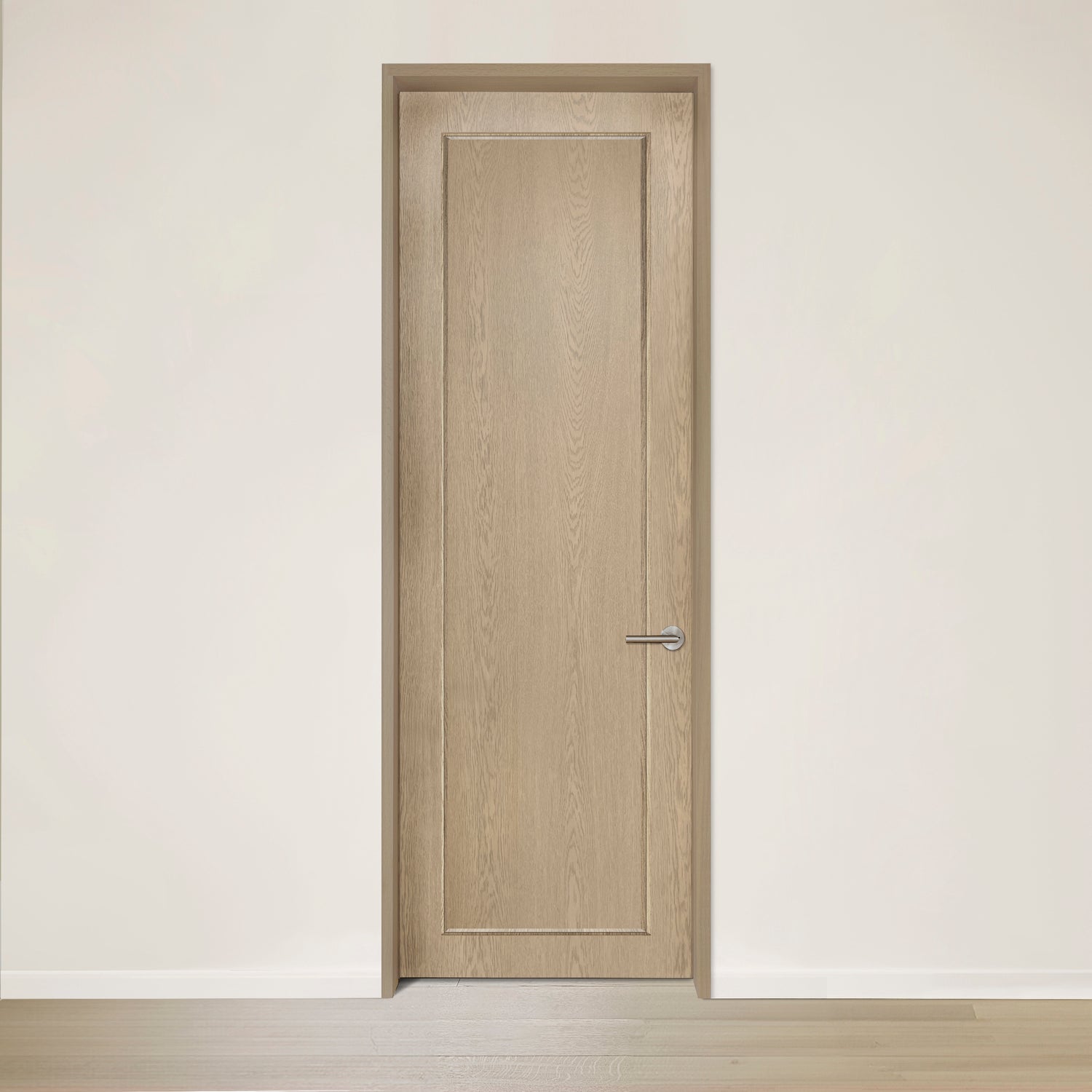 Une porte en bois fermée, la Humble Nature Porte CONTOUR en chêne rouge placage brossé sur dosse Authentik, au design rectangulaire simple et à la poignée chromée, respire lélégance intemporelle contre un mur lisse de couleur claire et une pièce avec un plancher en bois clair.