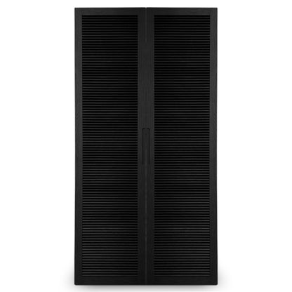 Le Cabinet double fini Onyx, Porte persienne de Humble Nature, est un grand cabinet noir haut de gamme à deux portes et au design minimaliste. Il est doté de poignées verticales centrales et de lattes horizontales sur toute la façade pour plus de texture et de profondeur.