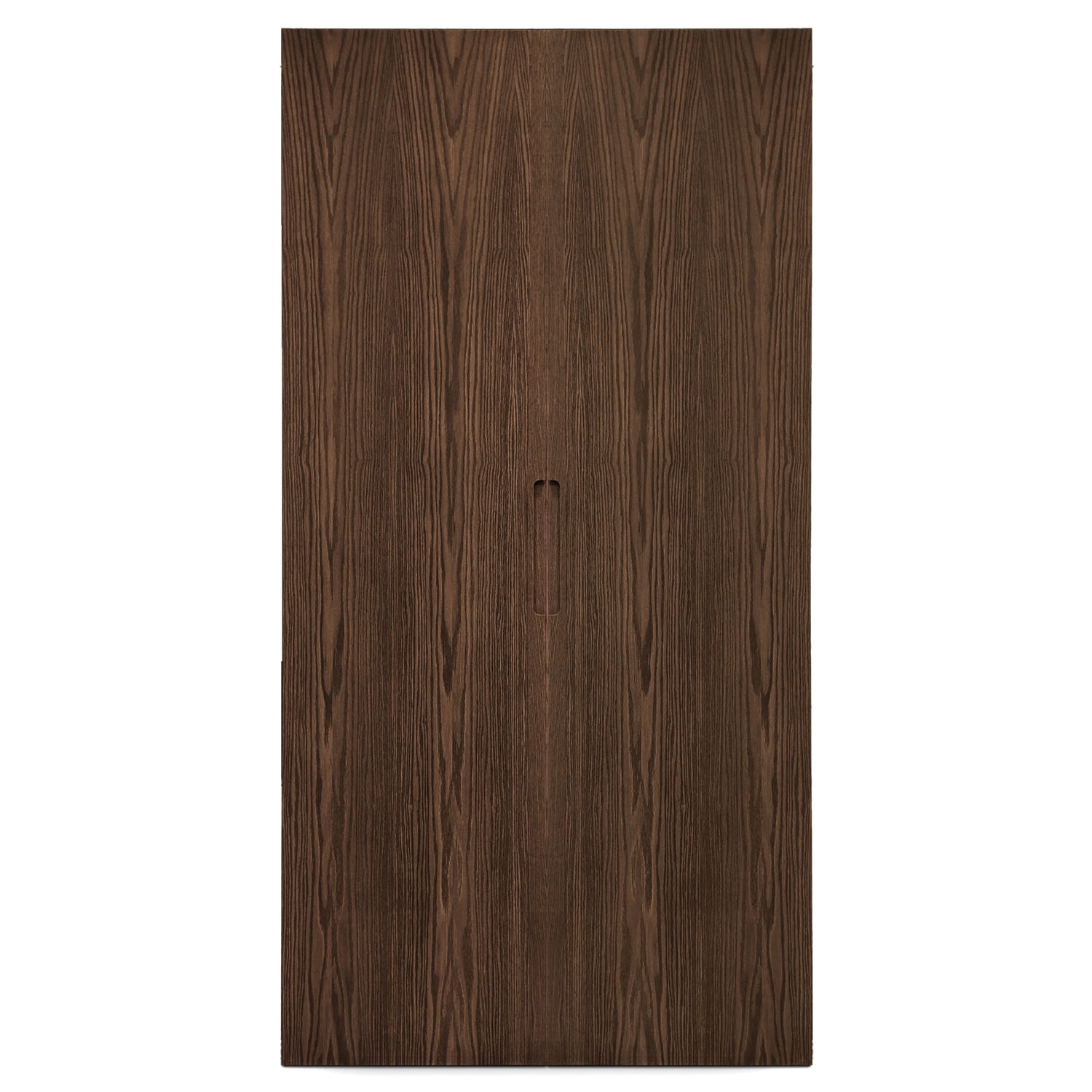 Larmoire double en bois fini Pecan | Porte pleine de Humble Nature est une porte en bois avec une finition marron foncé et un grain de bois vertical, en chêne rouge brossé. Elle présente un design moderne avec une poignée à encoche centrale, ce qui la rend parfaite pour toute collection darmoires organisée.