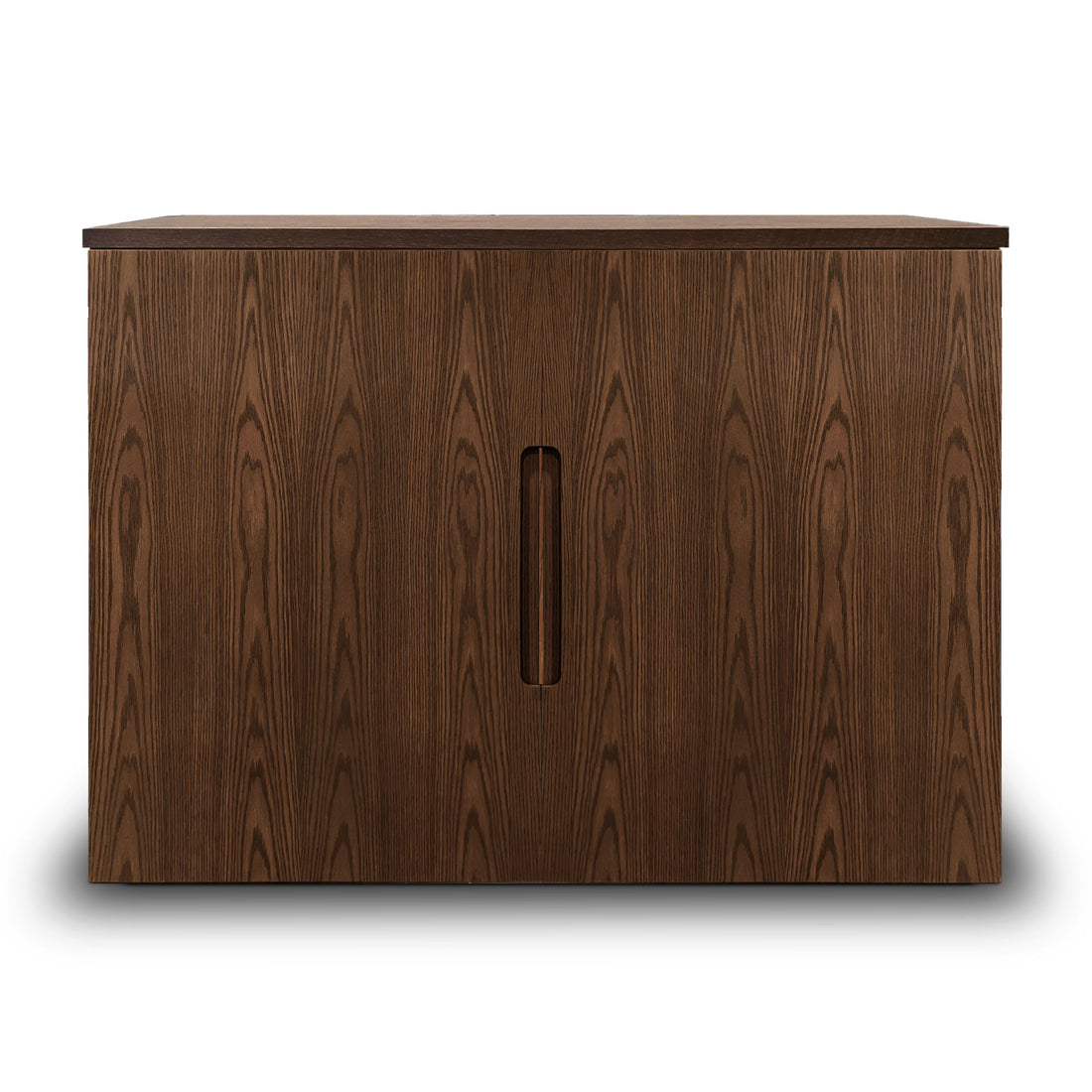 De la collection Cabinet console fini pecan | porte pleine de Humble Nature, cette armoire en bois foncé présente des motifs de grain visibles, un placage de chêne rouge et deux portes centrales avec poignées verticales, projetant une ombre subtile sur le fond blanc.