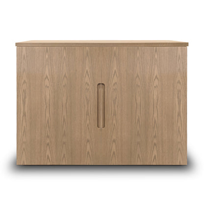 La console Cabinet fini authentik | porte pleine de Humble Nature respire le prestige haut de gamme avec sa finition en chêne clair, dotée de deux portes à panneaux sans couture avec poignées verticales encastrées et dun grain aligné verticalement qui ajoute une texture naturelle, projetant une ombre douce sur un fond blanc.