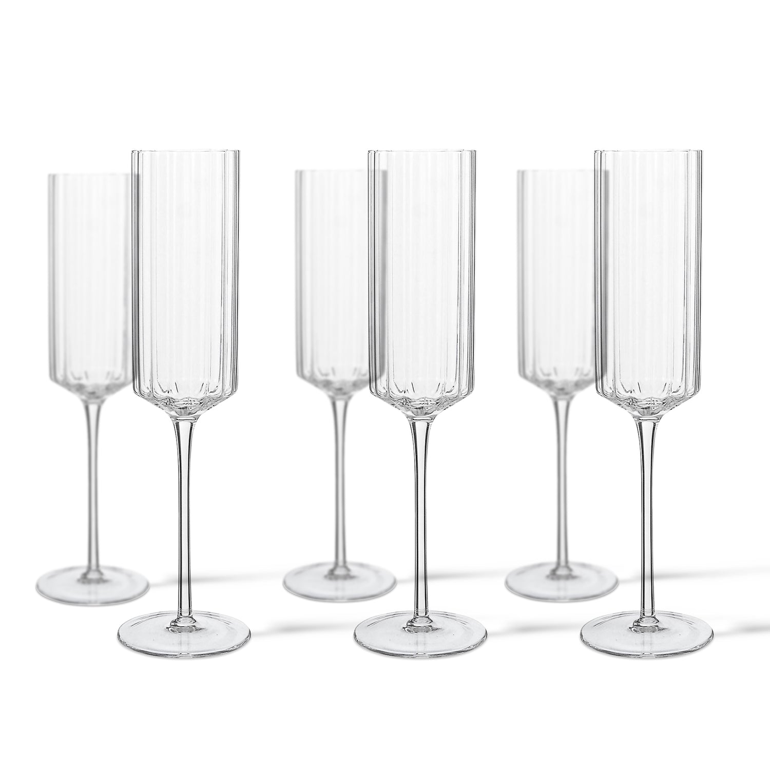 Ensemble de six flûtes à champagne en cristal fin et léger, soufflées à la main, issues de la collection Humble Nature. Chaque pièce reflète un design contemporain et sophistiqué, parfait pour des moments de célébration élégants et raffinés.