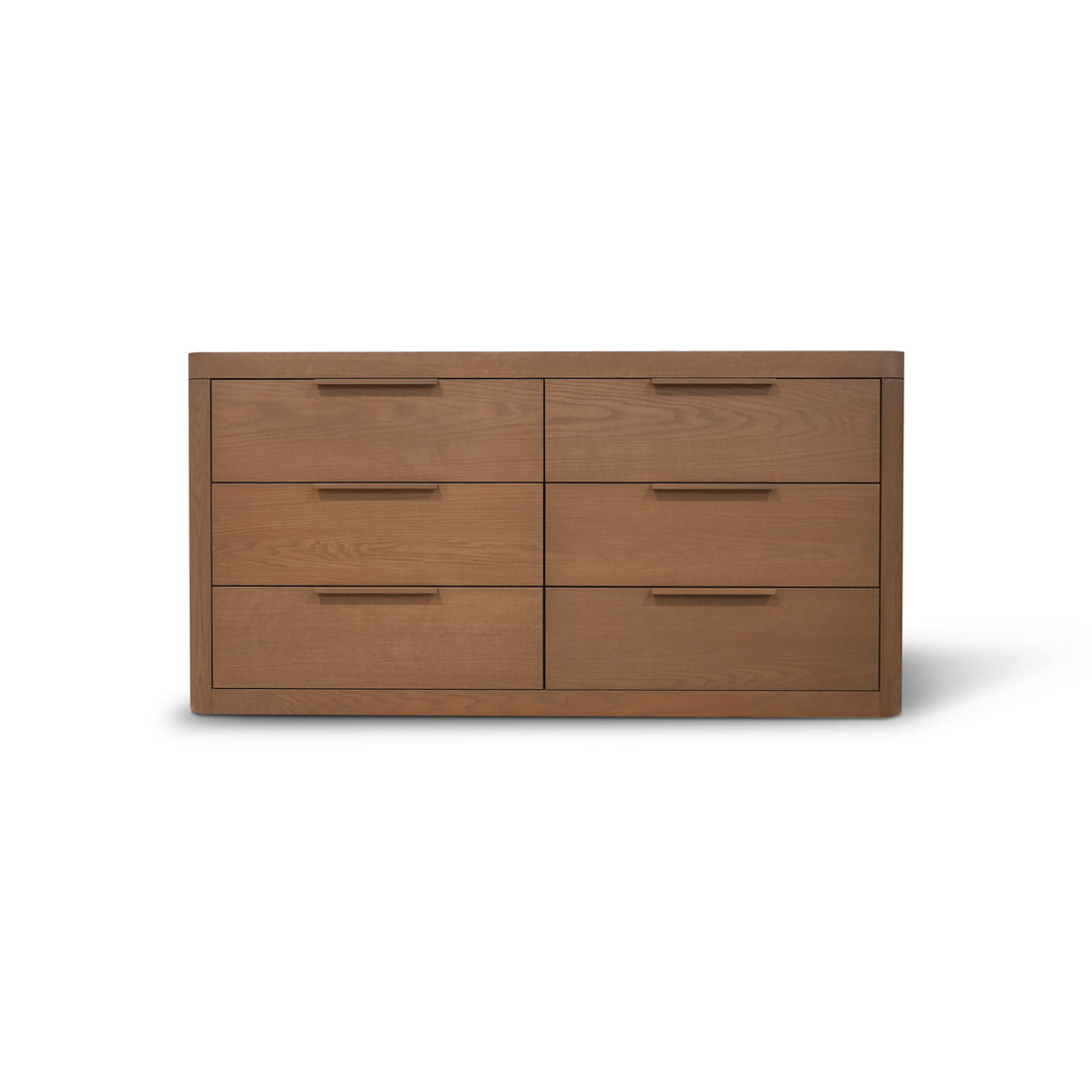 La commode Origin | SADDLE de Humble Nature est une grande commode en bois de chêne rouge massif avec une finition naturelle et quatre tiroirs spacieux. Elle est dotée de poignées simples intégrées, mettant en valeur son look moderne et minimaliste et incarnant le design authentique que lon retrouve dans les armoires et commodes raffinées.