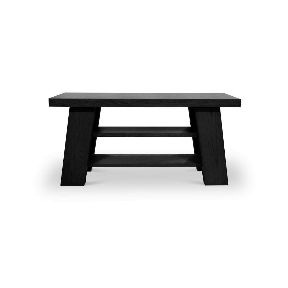 La table console Origin | ONYX de Humble Nature est une table rectangulaire en bois noir fabriquée à partir de matériaux naturels avec deux plateaux inférieurs. Elle est dotée de pieds inclinés et dune finition lisse, mettant en valeur un savoir-faire exceptionnel sur un fond blanc uni.