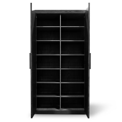 Larmoire double Origin | ONYX de Humble Nature est une grande bibliothèque en bois noir au design moderne et aux lignes épurées. Son dos ouvert et sa disposition en deux colonnes dégagent un design élégant et authentique sur un fond blanc uni.