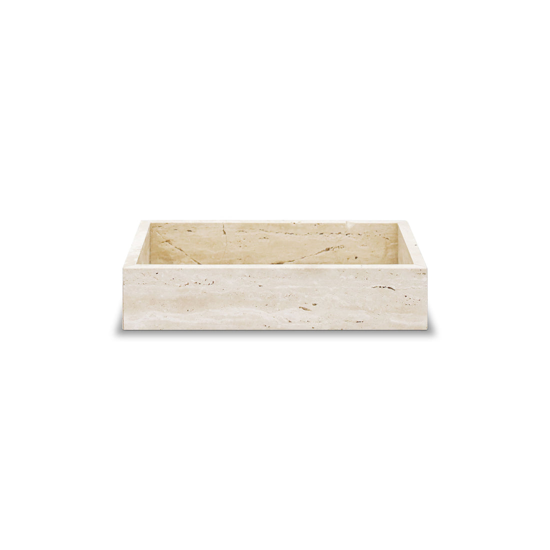 Le Plateau │ TRAVERTIN de Humble Nature est un vasque rectangulaire en pierre naturelle beige aux textures naturelles apparentes, présentant des lignes épurées et une finition lisse, vue de côté sur un fond blanc.