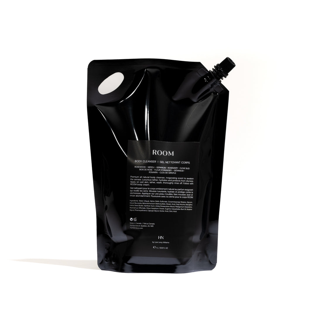 Gel nettoyant botanique pour le corps, recharge entièrement naturelle, enrichi en acide hyaluronique, aloe vera, huile de coco et beurre de mangue pour hydrater, nourrir et protéger la peau. Offre une hydratation profonde et renforce les protections naturelles de la peau. Parfumé aux huiles essentielles de bois de rose, fleur d’oranger, géranium, romarin et clou de girofle. Recharge noire lustrée 1000 ml, 34 onces.