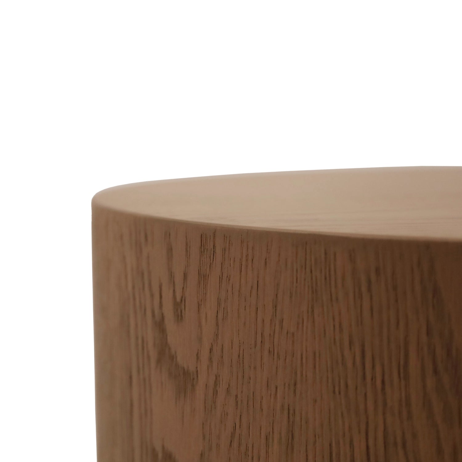 Round plinth side table 28 Essence | Saddle