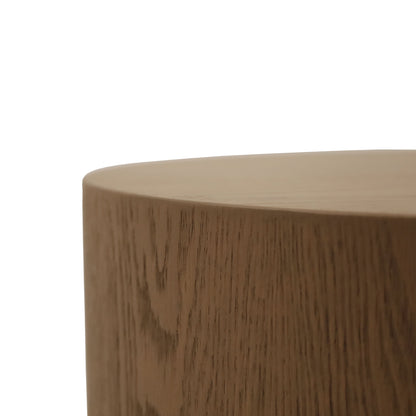 Round plinth side table 41 | Saddle