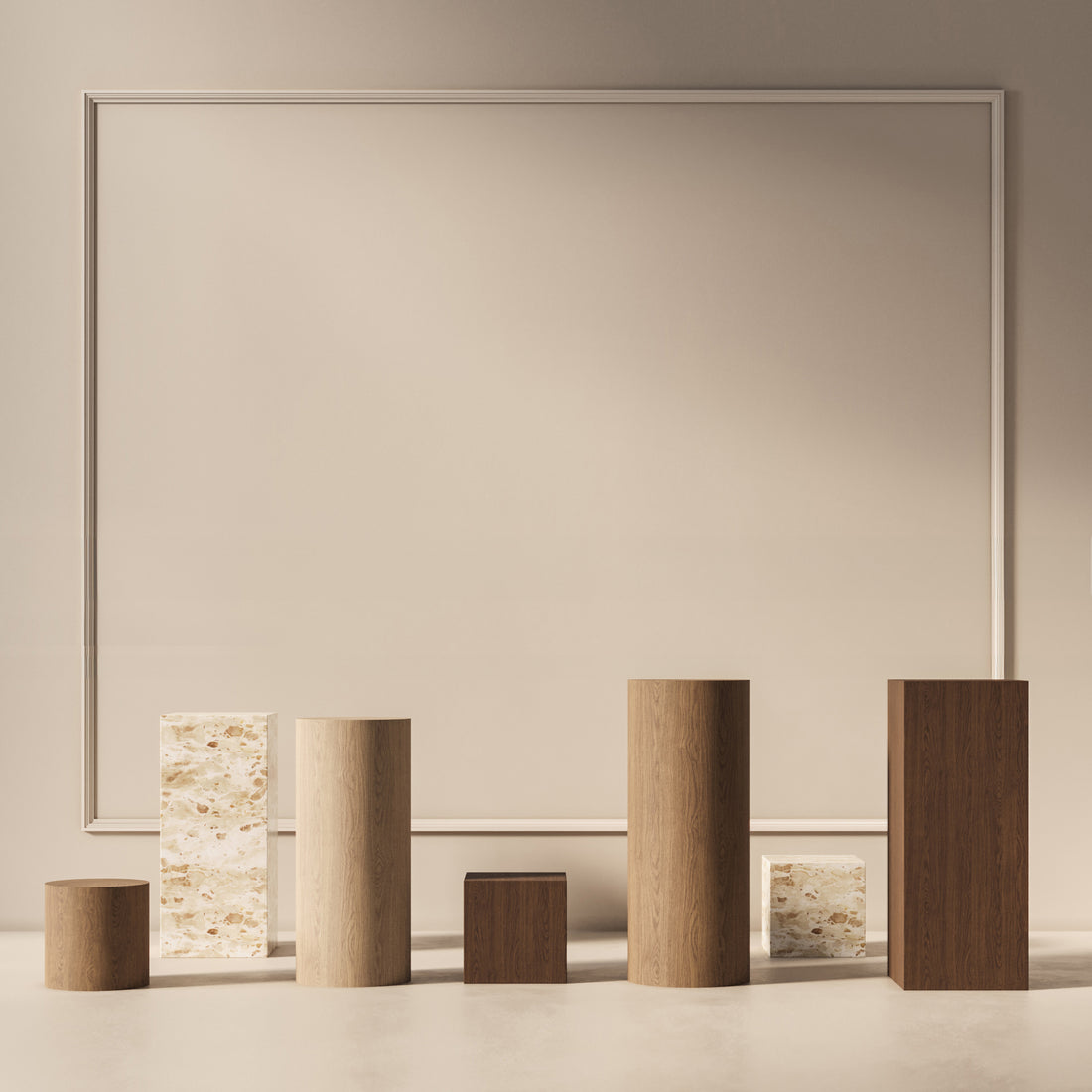 Un arrangement minimaliste présente la Table piédestal carré 28 Essence | Authentik de Humble Nature avec des colonnes texturées en bois et en marbre de différentes hauteurs contre un mur beige et un grand cadre vide, posé sur une surface réfléchissante lisse mettant en valeur un savoir-faire inégalé.