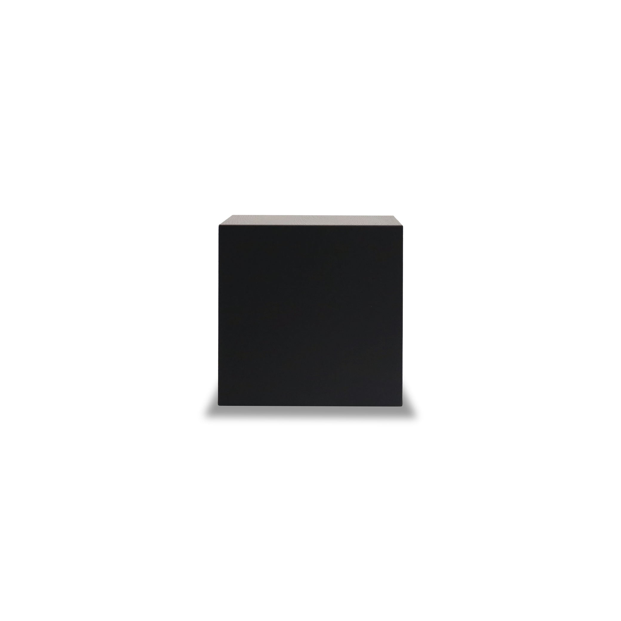 Square plinth side table 16 | Onyx