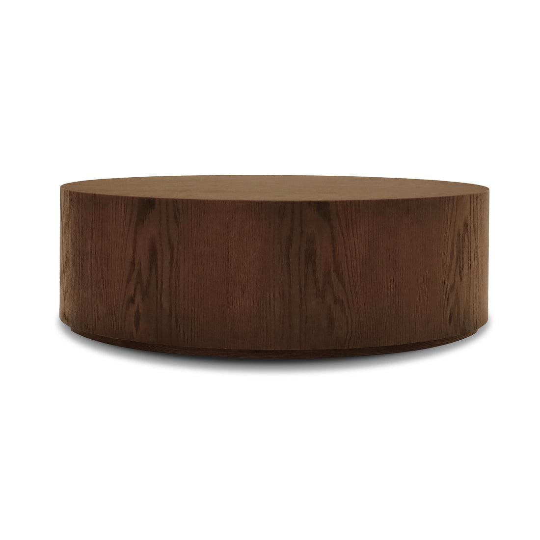 La Table basse circulaire 48 Essence | Pecan de Humble Nature est une table basse ronde en bois brun foncé qui met élégamment en valeur son veinage naturel. Elle est dotée dun plateau lisse et dune base cylindrique plus épaisse, créant un contraste attrayant sur un fond blanc.