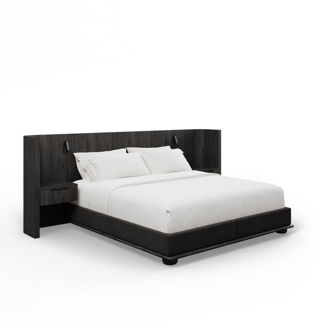 Le Lit Essence avec tables de nuit | Onyx de Humble Nature Design est un lit moderne en bois massif de chêne rouge, avec tables de nuit intégrées et lampes de lecture murales, stylisé avec une literie blanche pour une esthétique épurée sur un fond uni.