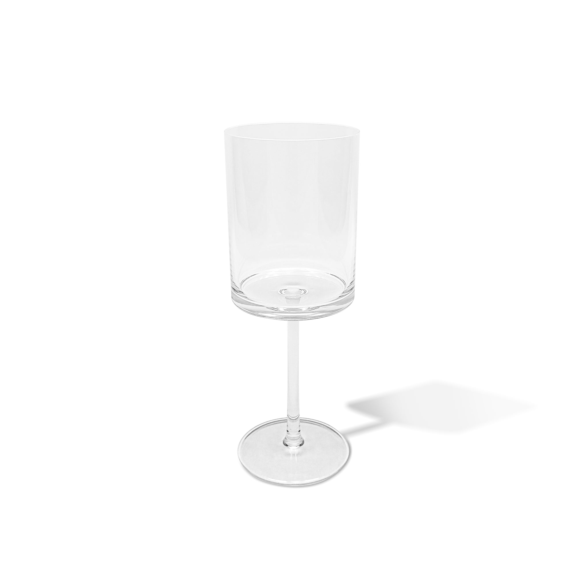 Verre à vin en plastique transparent, incassable et élégant, idéal pour les réceptions en intérieur comme en extérieur.