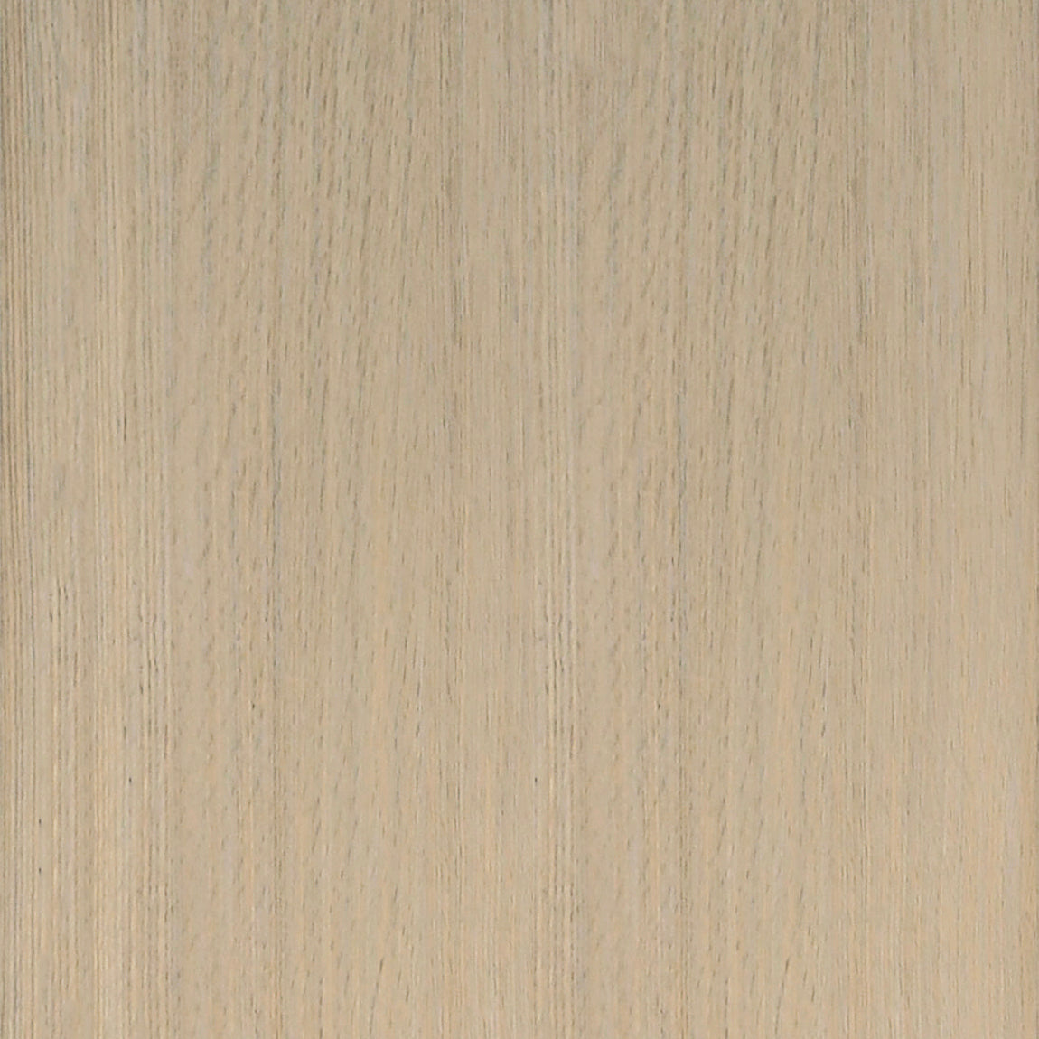 La Porte Pure en chêne rouge placage brossé faux quartier Authentik de Humble Nature présente une texture de grain de bois pâle avec de riches teintes naturelles, mettant en valeur des motifs naturels et des lignes verticales sur toute la surface. Le design accentue l&