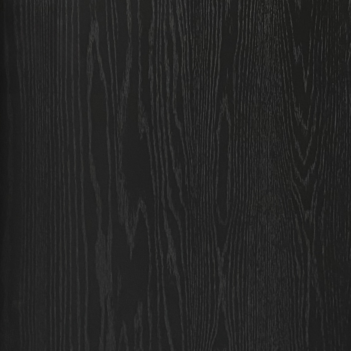 La Porte Pure en chêne rouge placage brossé sur dosse de Humble Nature présente une texture de grain de bois foncé avec de riches teintes noires, mettant en valeur des motifs naturels et des lignes verticales sur toute la surface. Le design accentue l&