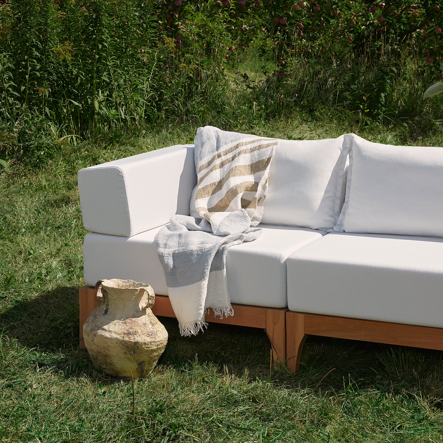 Vivere natural wood outdoor corner sofa | White