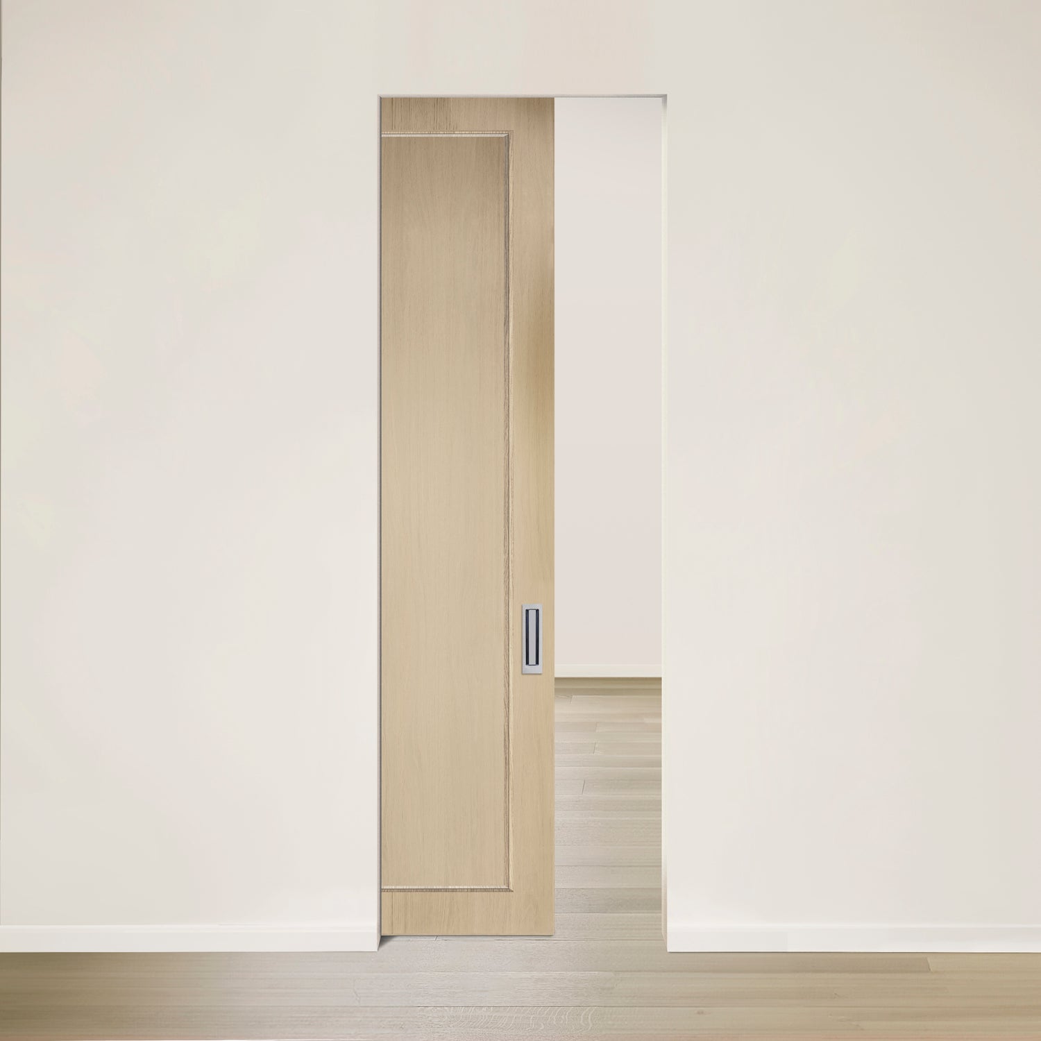 Une Porte CONTOUR escamotable en placage de chêne blanc brossé de Humble Nature est partiellement ouverte dans un mur blanc cassé. Son plancher en pin massif complète la finition de la porte, partageant un aspect intérieur harmonieux. Une poignée en métal épurée ajoute de lélégance, et la fabrication au Québec assure un savoir-faire de qualité.