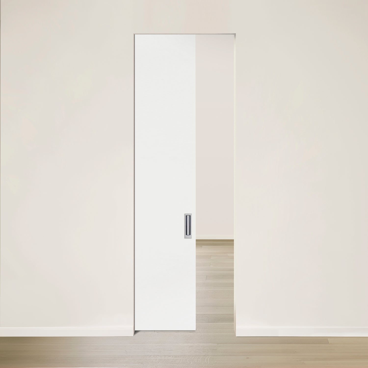 Un intérieur minimaliste met en valeur la Porte Pure escamotable MDF supérieur teinte personnalisée de Humble Nature, avec une porte coulissante partiellement ouverte et une poignée élégante dans un mur blanc cassé. Un plancher en bois clair sétend à travers la porte, renforçant une ambiance simple et aérée.