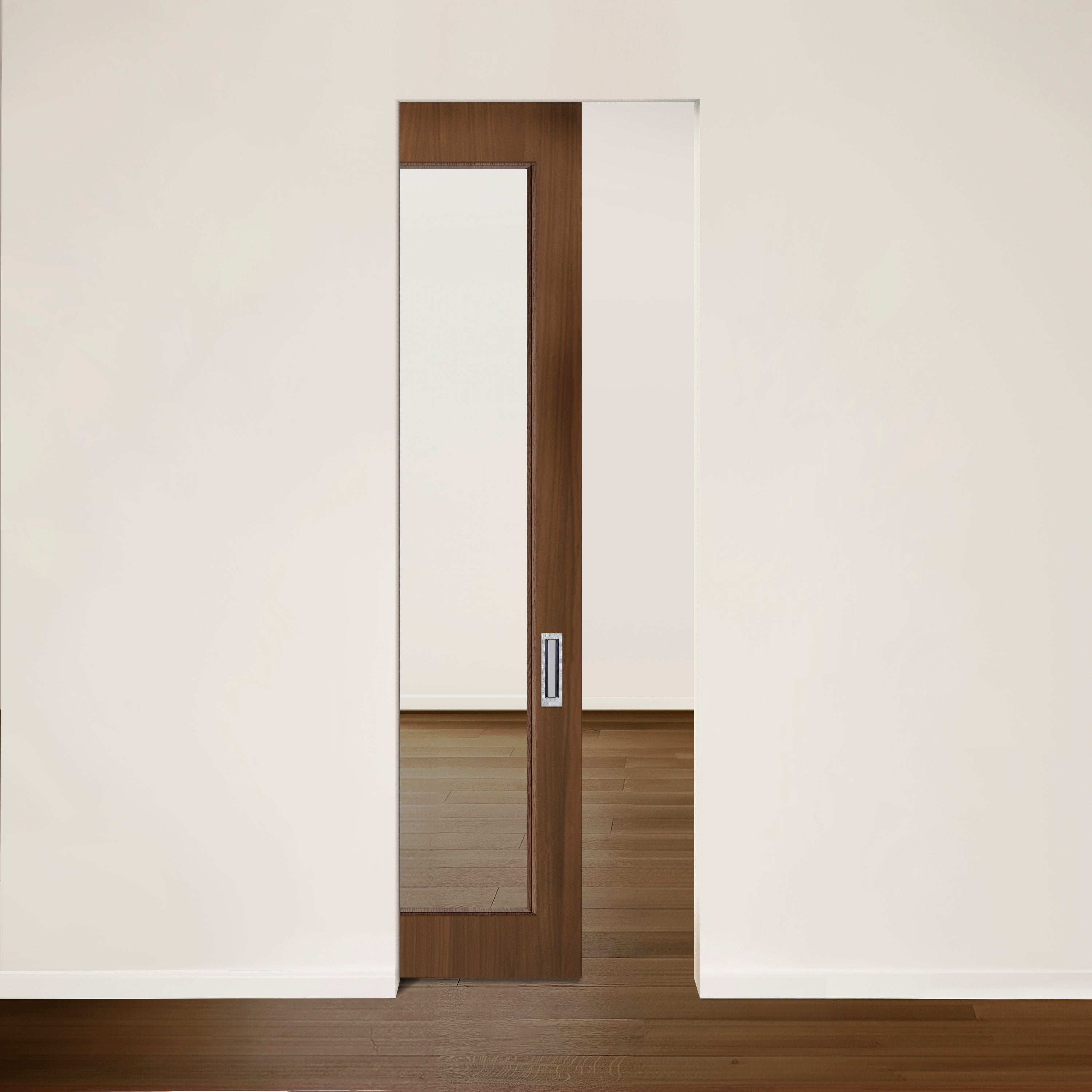 La Porte See escamotable en noyer de Humble Nature, dotée dun grand miroir vertical, est encastrée dans un mur blanc, invitant à la lumière naturelle. Le parquet en bois foncé renforce latmosphère ouverte de la pièce minimaliste, mettant en valeur le design fonctionnel de la porte.