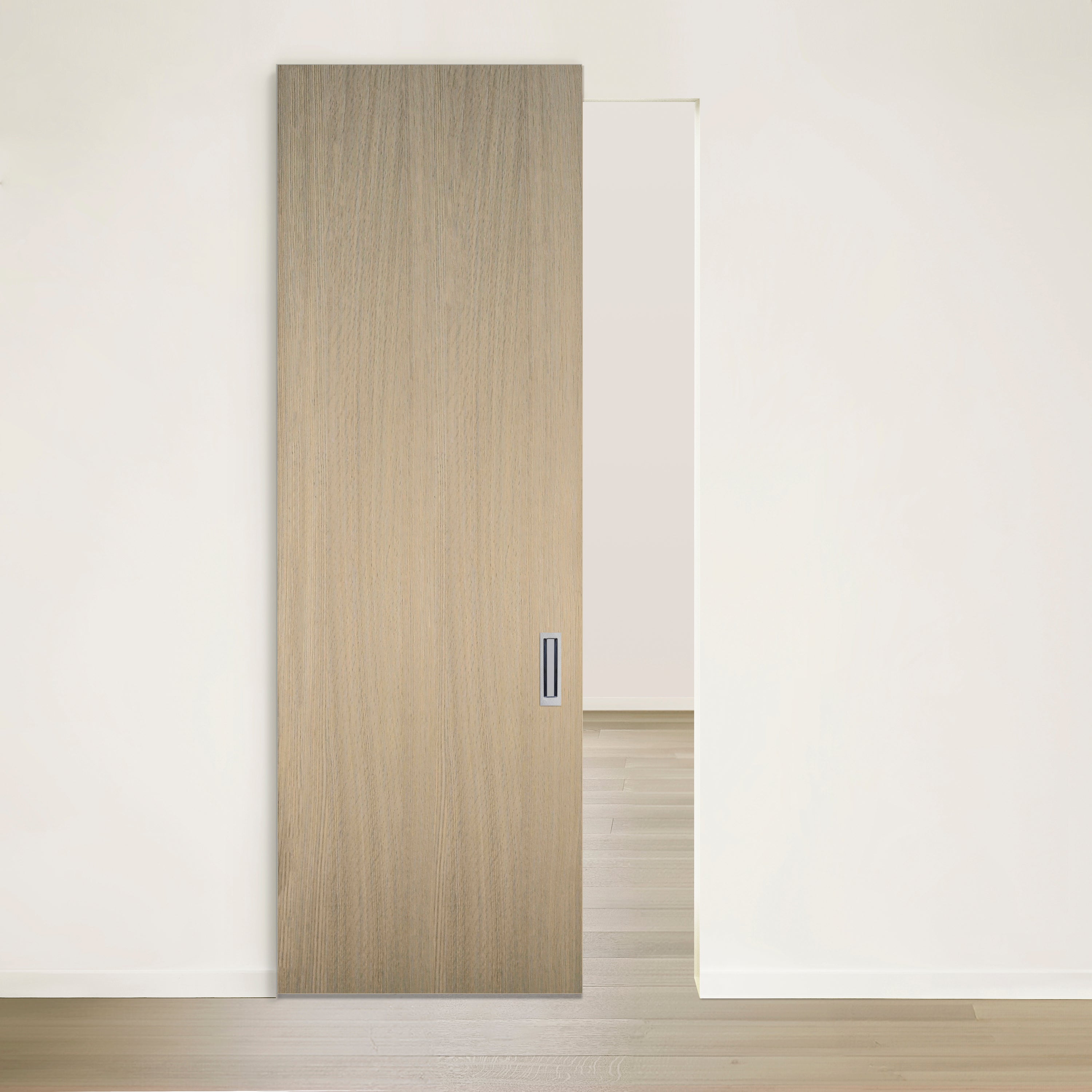 Dans une pièce minimaliste, la Porte Pure coulissante en chêne rouge placage brossé faux quartier Authentik de Humble Nature rehausse lesthétique sereine, avec son design partiellement ouvert et son grain naturel sur un mur propre et clair. Le plancher en bois clair assorti ajoute à lélégance harmonieuse des portes modernes.